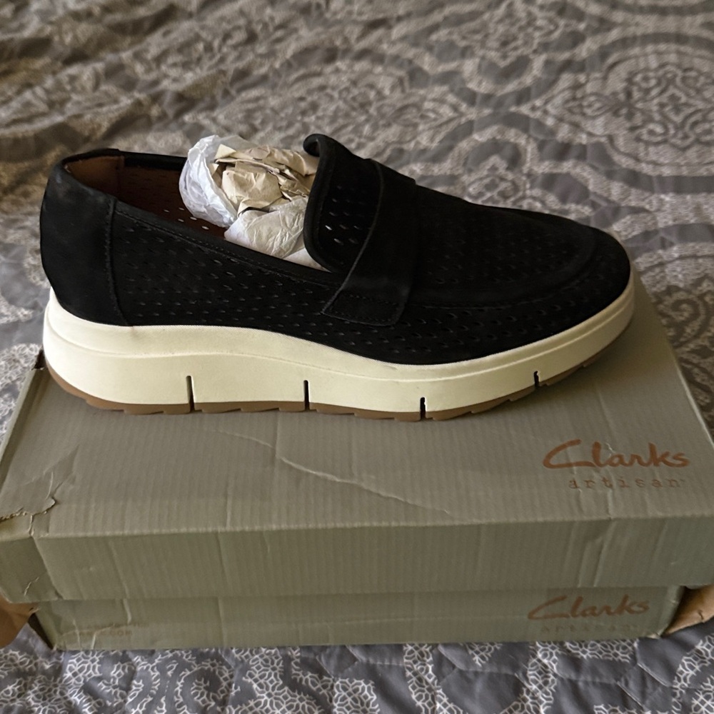 Clarks Loriini Edge Black Nubuck Suede Perforated Platform Loafers NIB Sz 10 - Picture 7 of 11